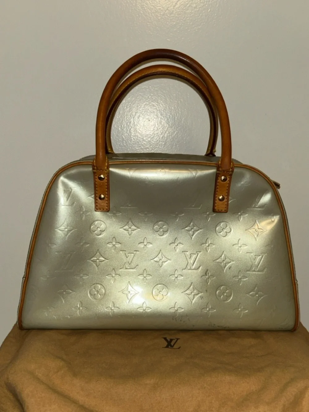 Auth Louis Vuitton Green Vernis Patent Tompkins Square Monogram Leather
Tote - Picture 6 of 15
